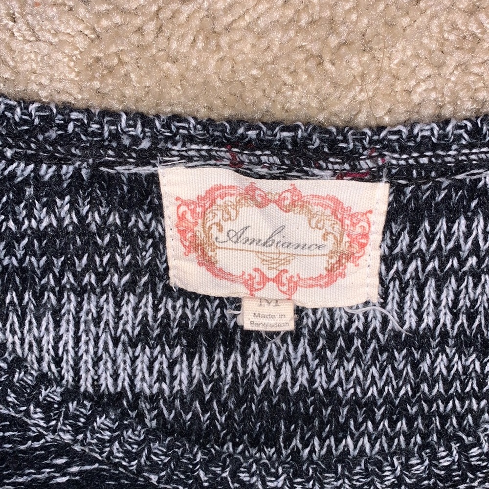 Women’s Black and White Ambiance Sweater Size Medium - Picture 5 of 7